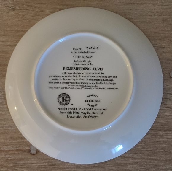 🔥Vintage Remembering Elvis "The King"   Collector Plate - Picture 4 of 5